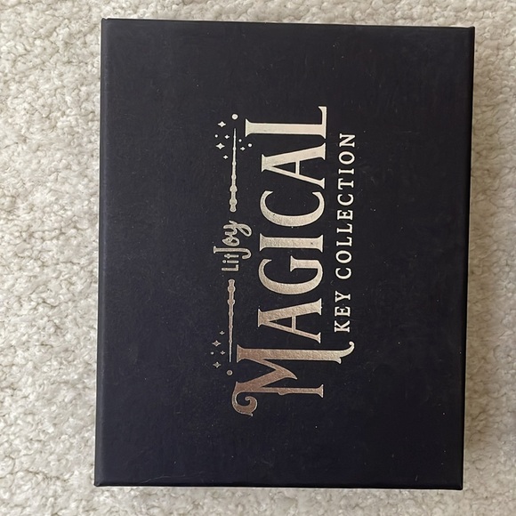 LitJoy Harry Potter Magical 'The Cracked Kettle Pub Key #22' - Picture 8 of 11